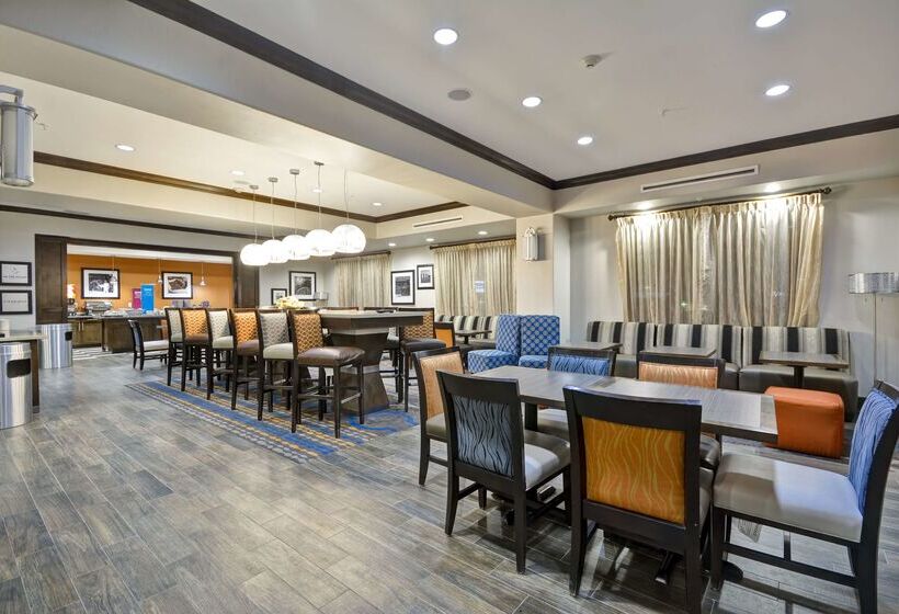 호텔 Hampton Inn Kenedy