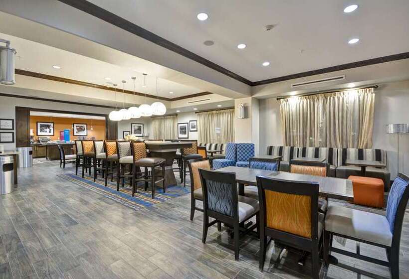 호텔 Hampton Inn Kenedy