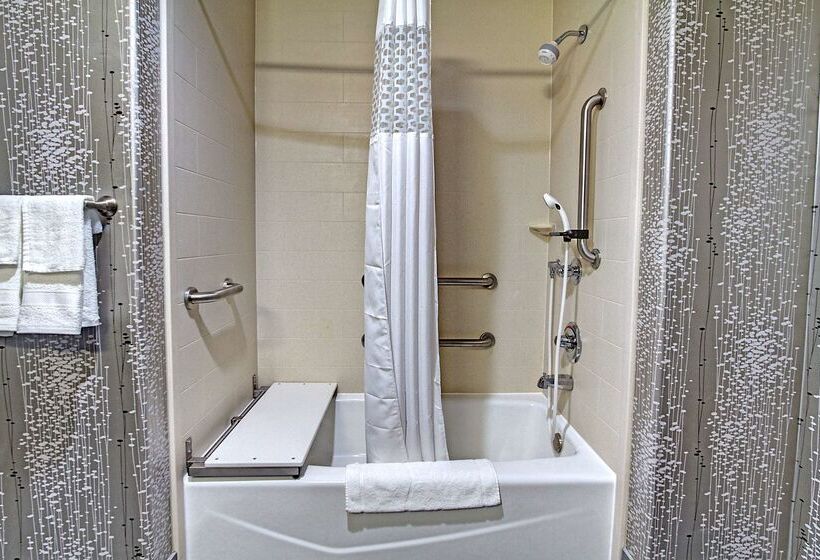 Отель Hampton Inn & Suites Ada