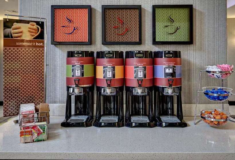 Отель Hampton Inn & Suites Ada