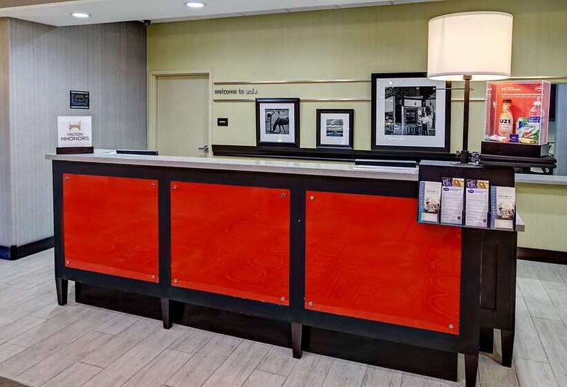 Отель Hampton Inn & Suites Ada