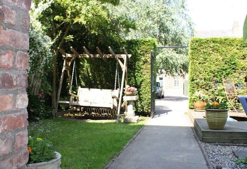 בית מלון כפרי Holmwood House Guest Accommodation