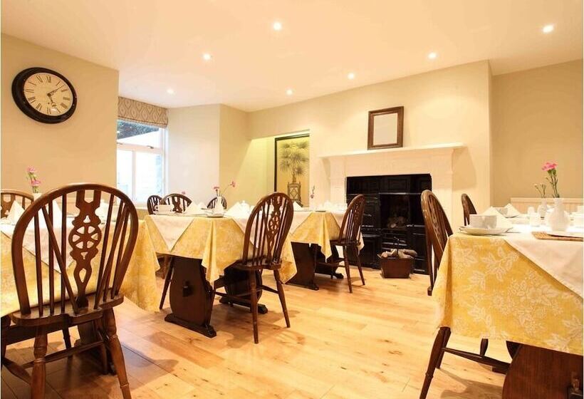 בית מלון כפרי Holmwood House Guest Accommodation