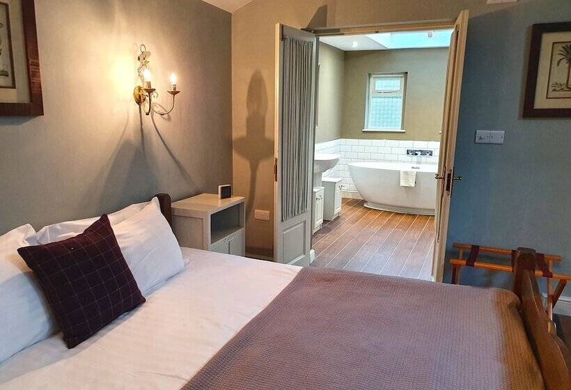 בית מלון כפרי Holmwood House Guest Accommodation