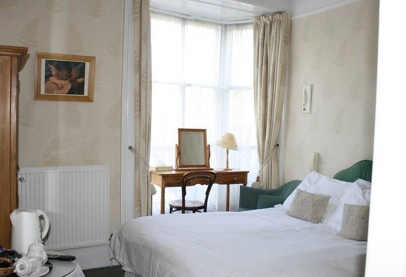 בית מלון כפרי Holmwood House Guest Accommodation