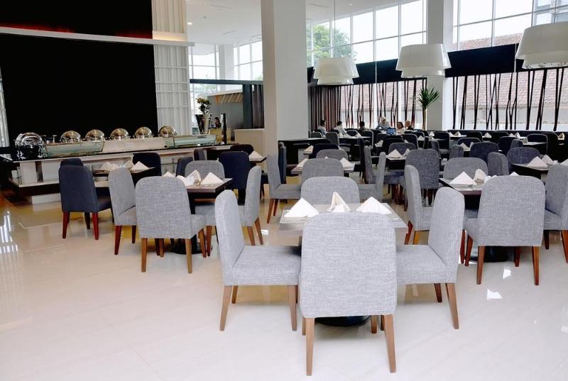 Hotel Howard Johnson By Wyndham Pekalongan