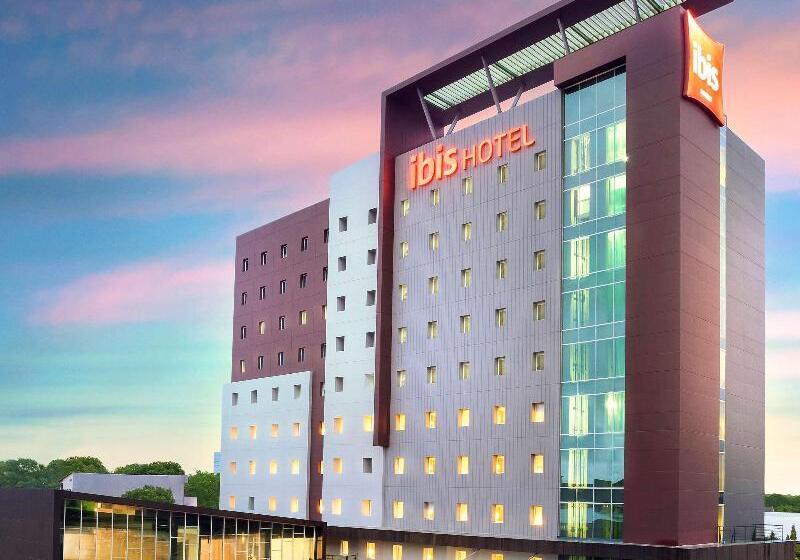 ホテル Ibis Makassar City Center