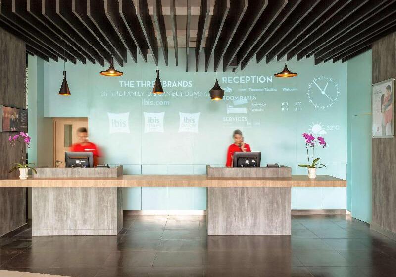 ホテル Ibis Makassar City Center