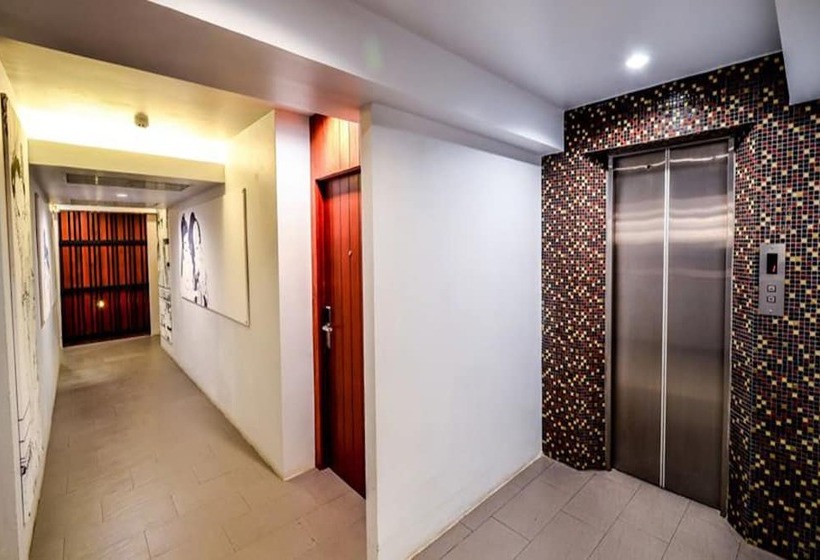 בית מלון כפרי Lap Roi Karon Beachfront