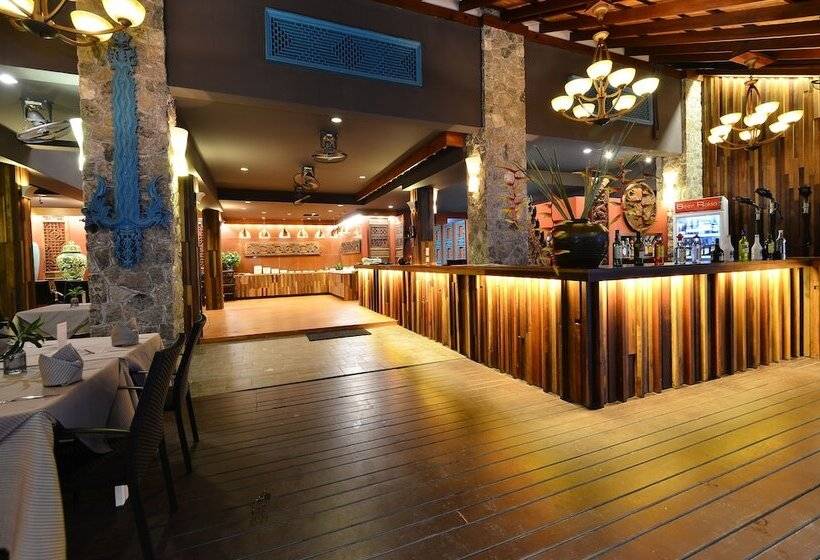 בית מלון כפרי Lap Roi Karon Beachfront