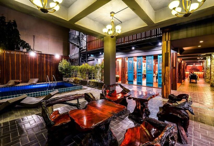 בית מלון כפרי Lap Roi Karon Beachfront