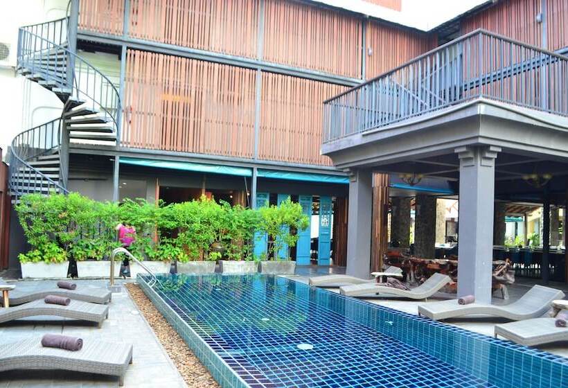 בית מלון כפרי Lap Roi Karon Beachfront