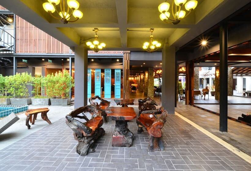 בית מלון כפרי Lap Roi Karon Beachfront