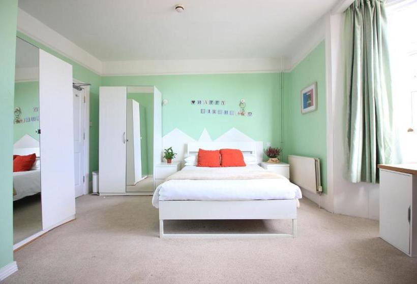 בית מלון כפרי Lichfield House