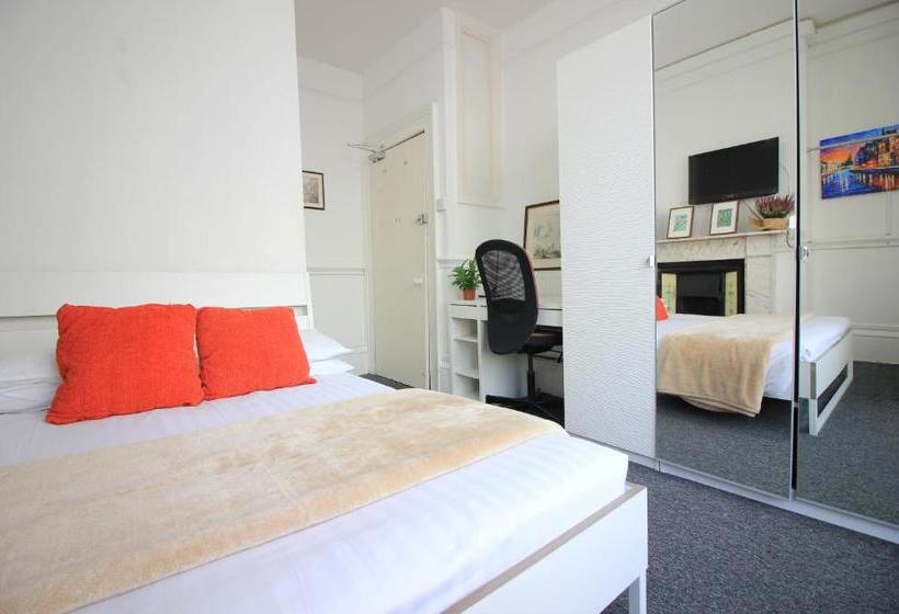 בית מלון כפרי Lichfield House