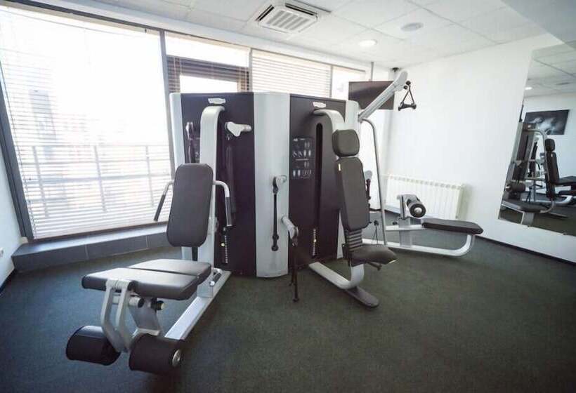 בית מלון כפרי Ost West Club