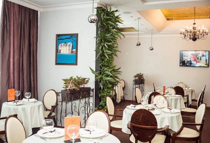 בית מלון כפרי Ost West Club