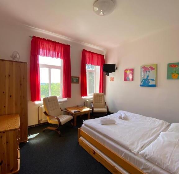 فندق Pod šikmou Věží