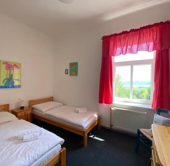 فندق Pod šikmou Věží