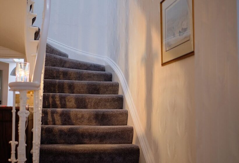 فندق Ravenswood Guest House