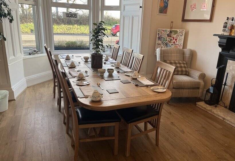 فندق Ravenswood Guest House