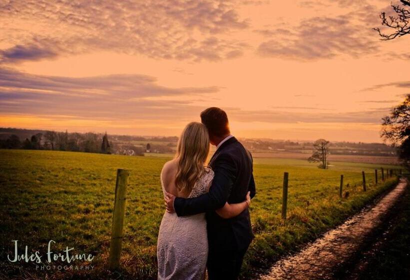 בית מלון כפרי Red Hall