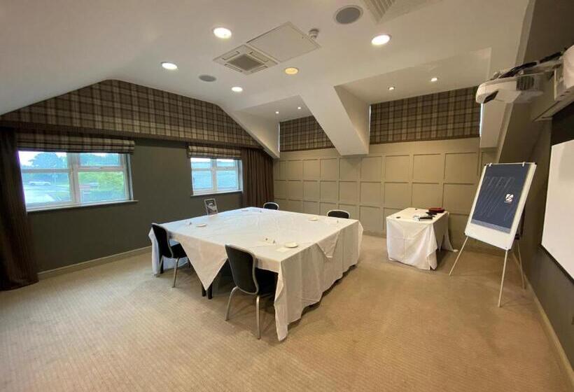 בית מלון כפרי Red Hall