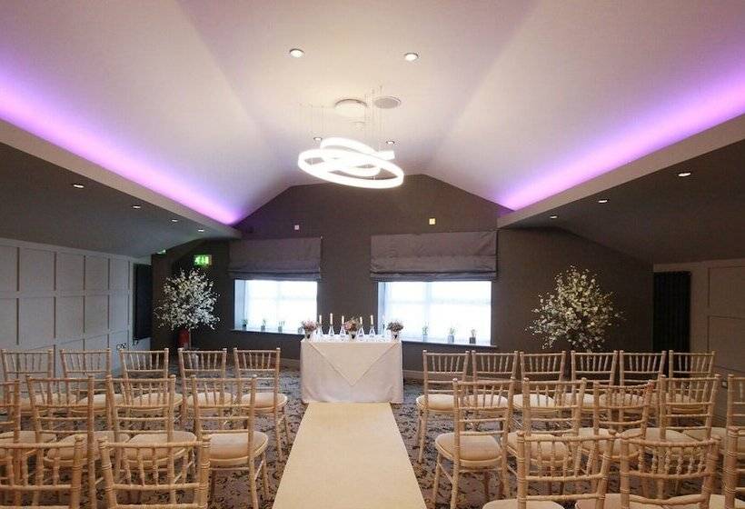 בית מלון כפרי Red Hall