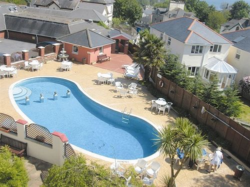 هتل The Red House