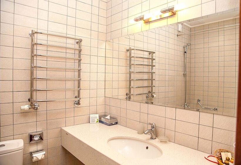 هتل Optima Collection Kamianets Podilskyi