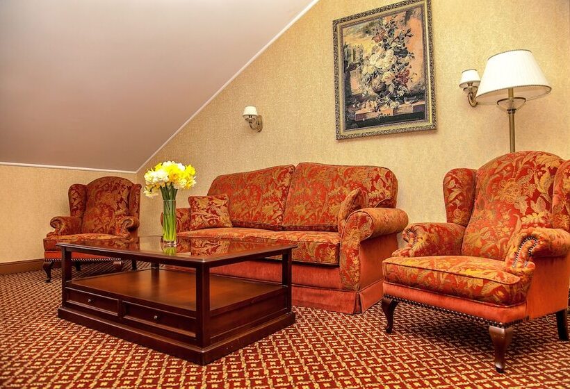 هتل Optima Collection Kamianets Podilskyi