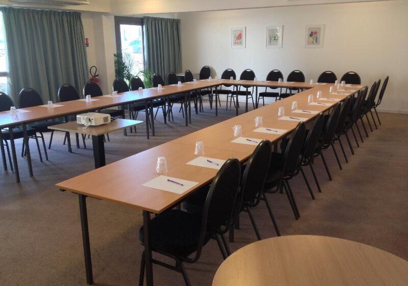 Отель Adonis Aix En Provence