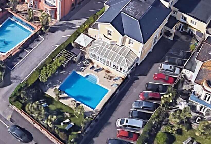 هتل Riviera Lodge