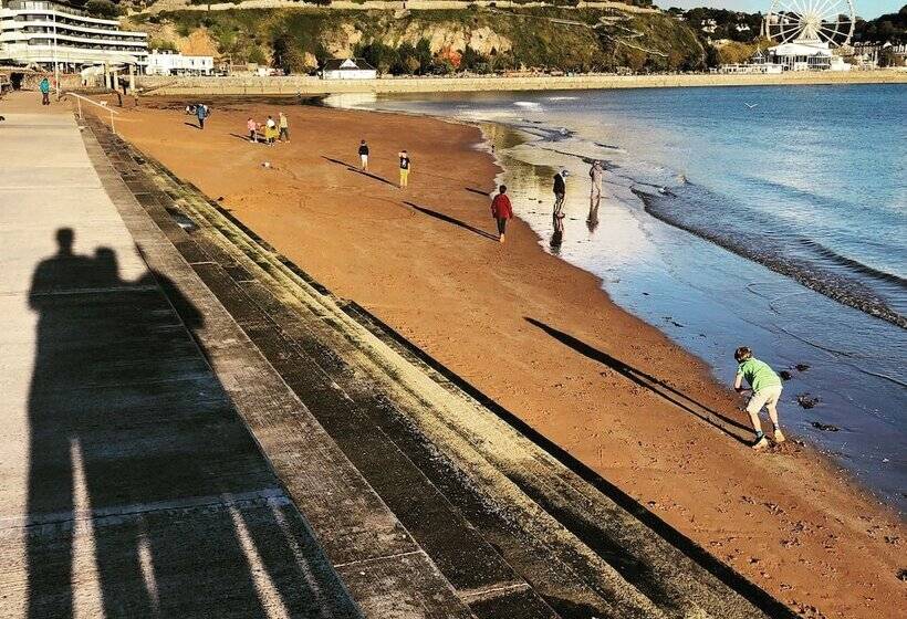 هتل Riviera Lodge