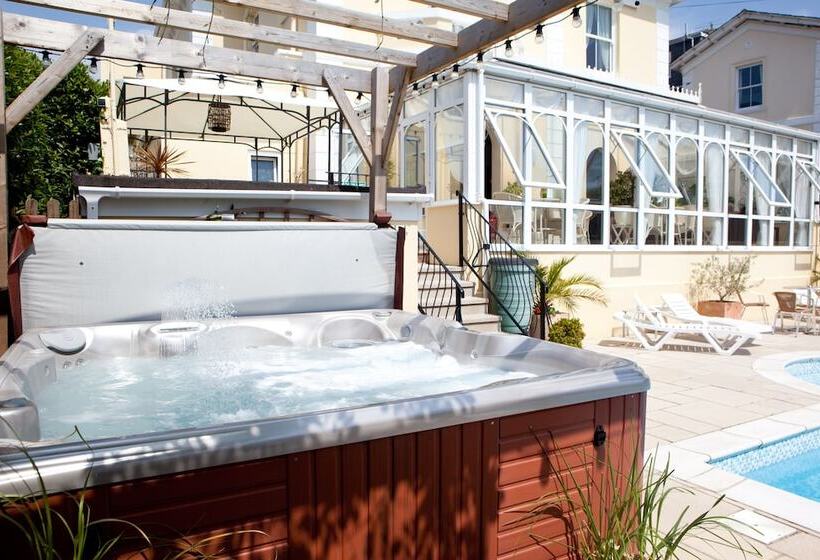 هتل Riviera Lodge