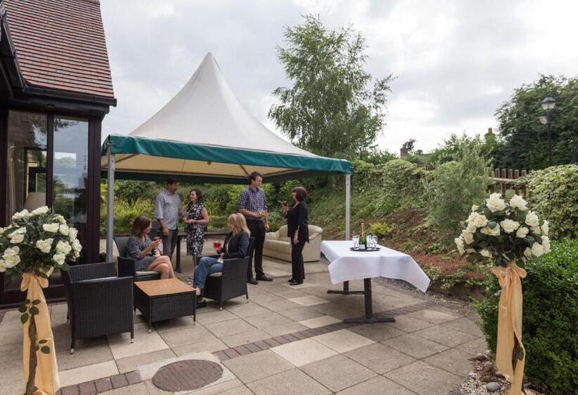 هتل روستایی Golden Lion