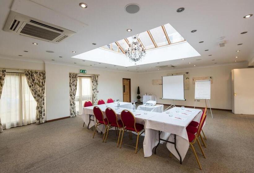 هتل روستایی Golden Lion