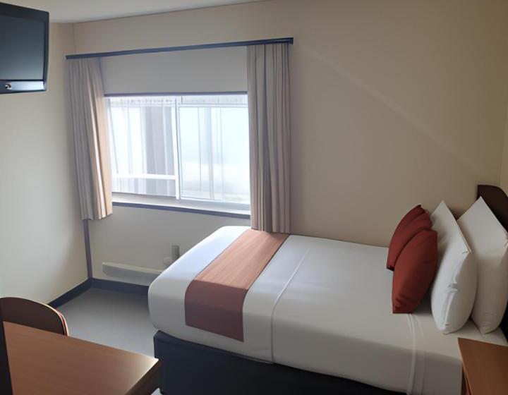 هتل روستایی Golden Lion