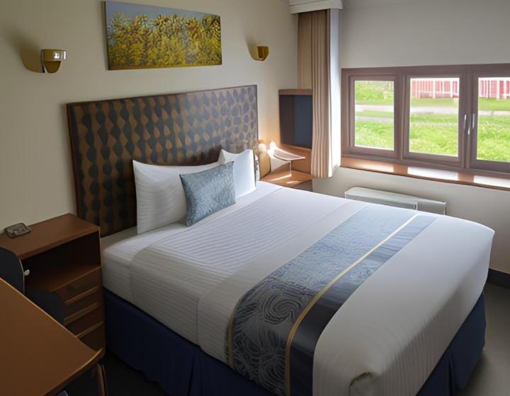 هتل روستایی Golden Lion