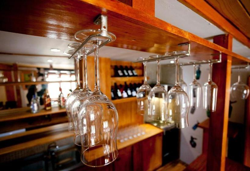 בית מלון כפרי Red Lake Inn