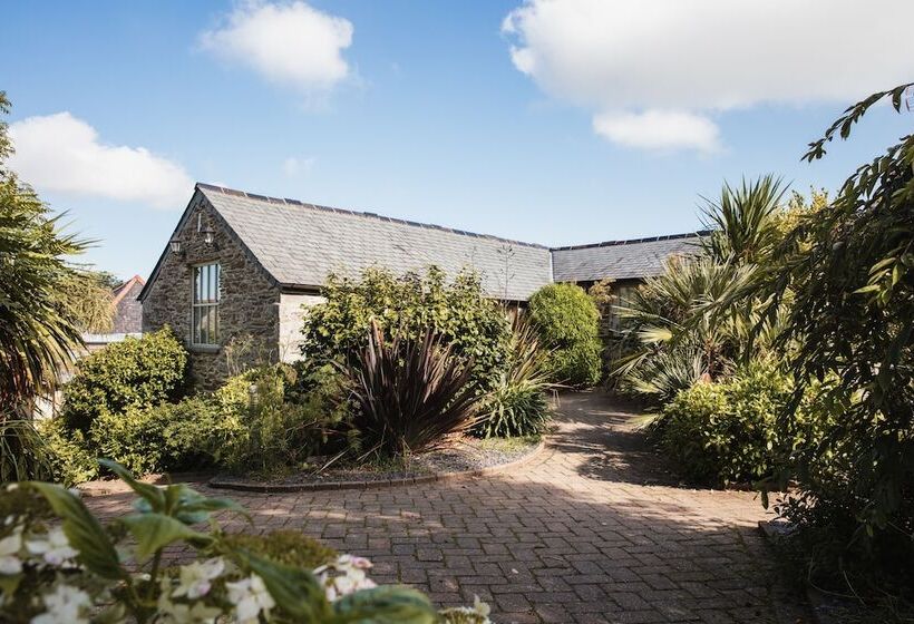 Сельский отель The Plume Of Feathers