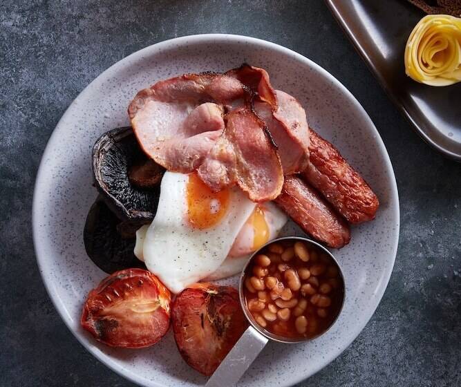 Сельский отель The Plume Of Feathers