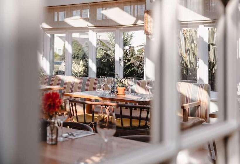 Сельский отель The Plume Of Feathers