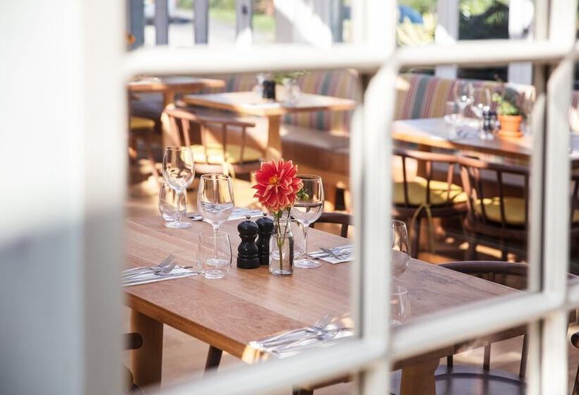 Сельский отель The Plume Of Feathers