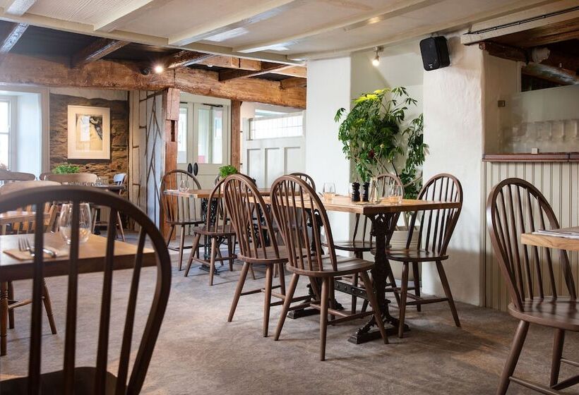 Сельский отель The Plume Of Feathers