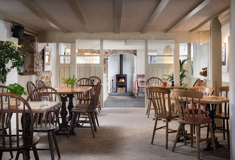 Сельский отель The Plume Of Feathers