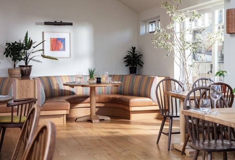 Сельский отель The Plume Of Feathers