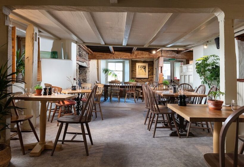 Сельский отель The Plume Of Feathers