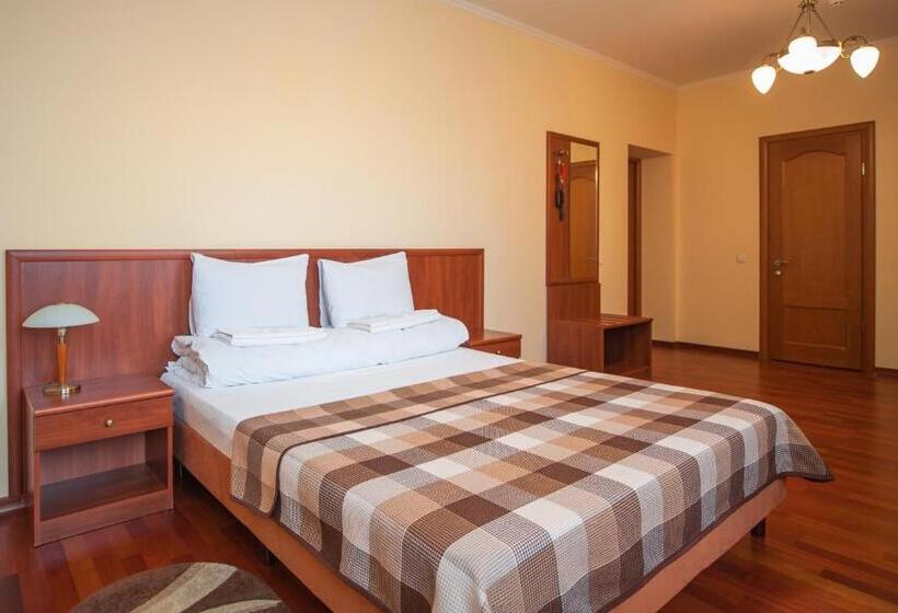 فندق Stanislaviv