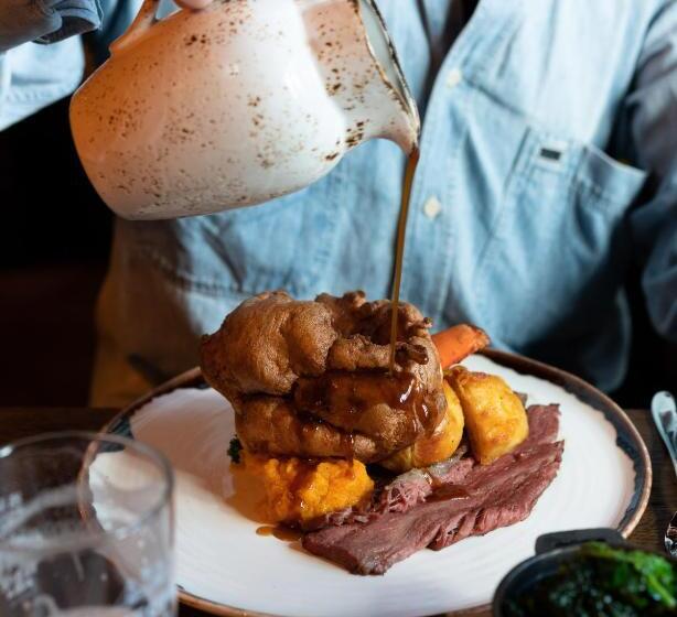 בית מלון כפרי The George Inn & Plaine